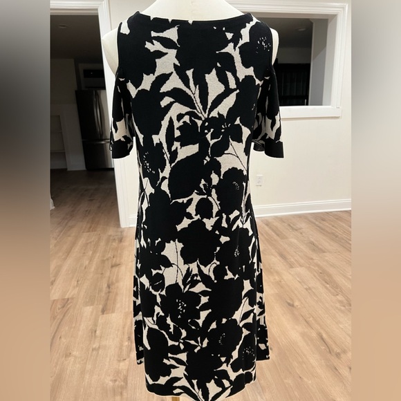 Ann Taylor Black and White Floral Cold Shoulder Sweater Casual Dress SZ MP - Picture 3 of 12